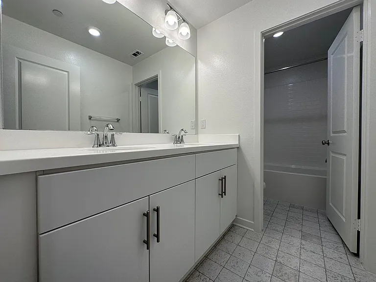 2326 Village Ct — Photo 8