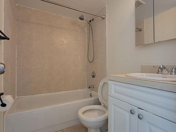 5th image of 23 Fillmore Pl #B