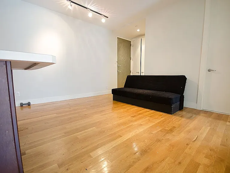 28 Fayette St #3R — Photo 9