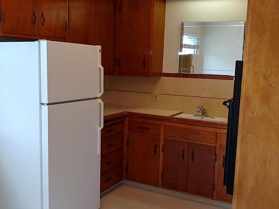 2nd image of 404 Miller Ave APT 3