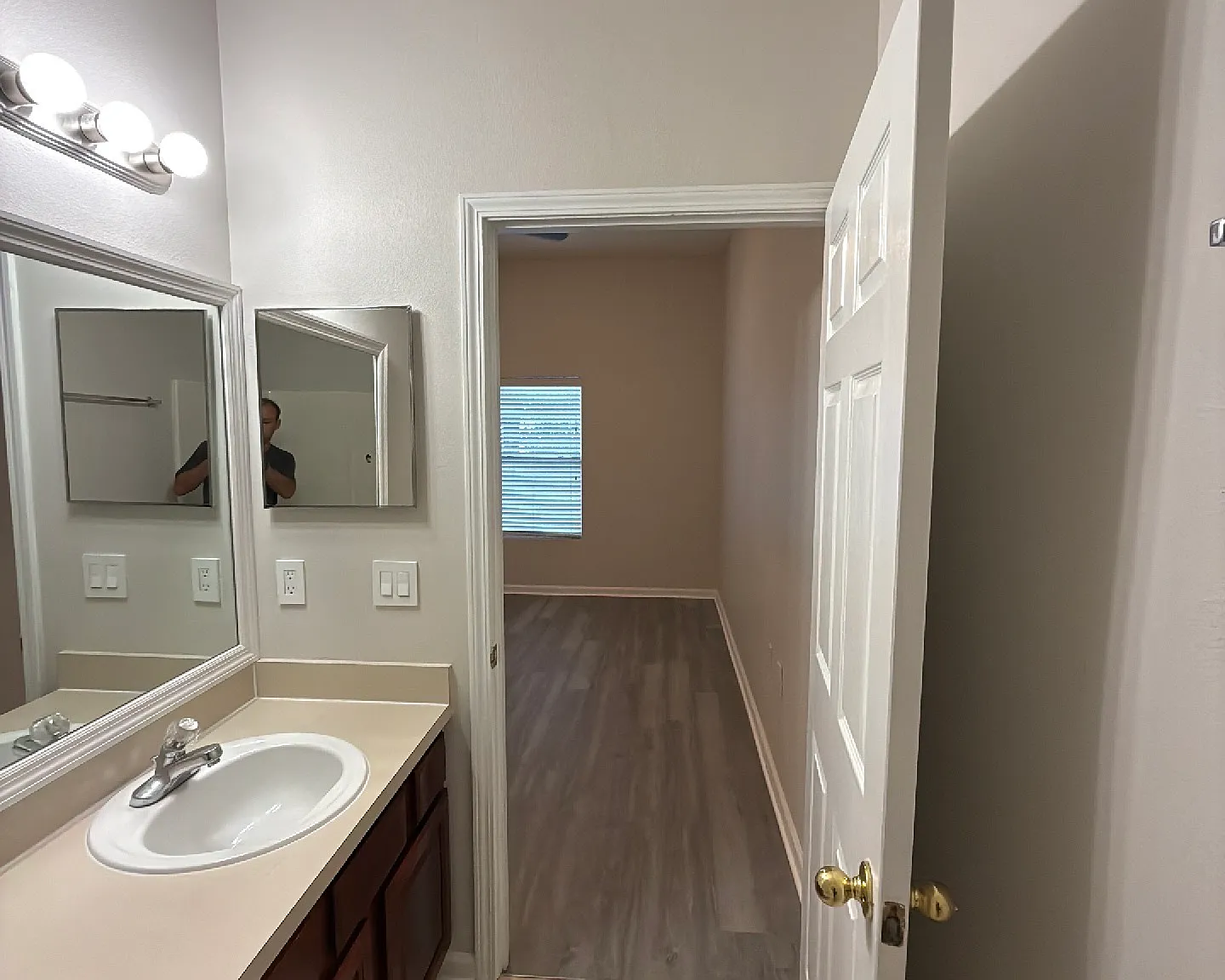 3 bed, 1157 sqft, $1,544 — Photo 3