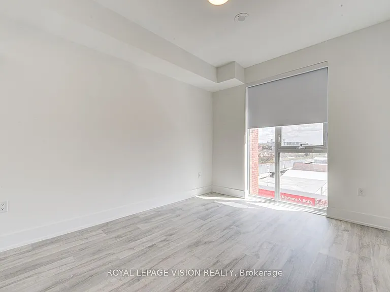 858 Dupont St #526 — Photo 16