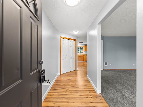 3rd image of 5702 NE 76th Ave