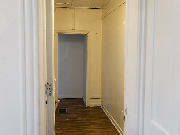204-206 Barrett St #5 — Photo 17