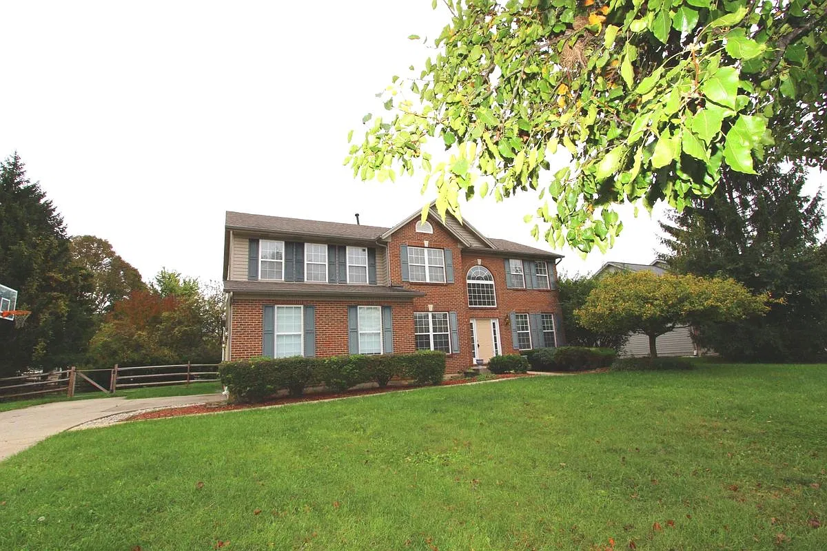 5 bed, 3.0 bath, 3656 sqft, $3,000 — Photo 1