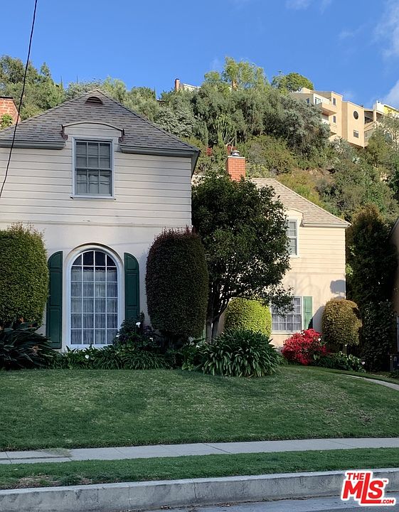 1st image of 2528 Canyon Dr