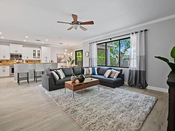 4th image of 4440 E Seneca Avenue