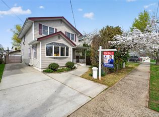 8530 261st St, Floral Park, NY 11001