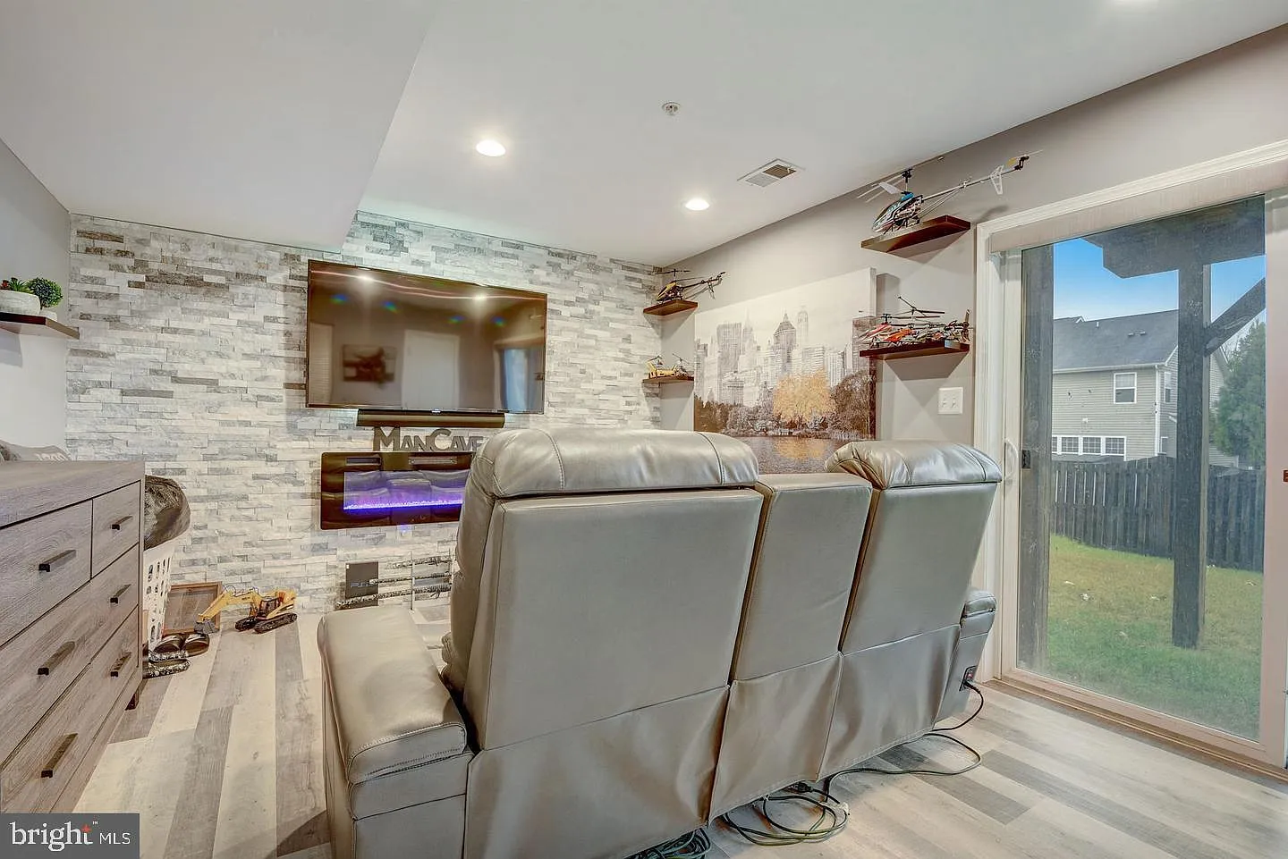 3 bed, 2.5 bath, 1412 sqft, $3,400 — Photo 4