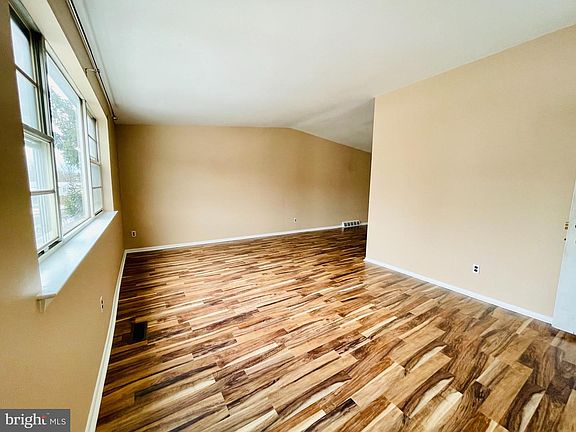 3rd image of 11815 Audubon Ave