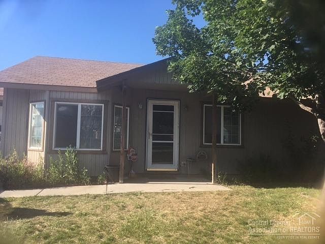 1st image of 851 NW Redwood Pl