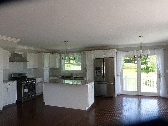 Granite and tiled Kitchen with Awesome Island