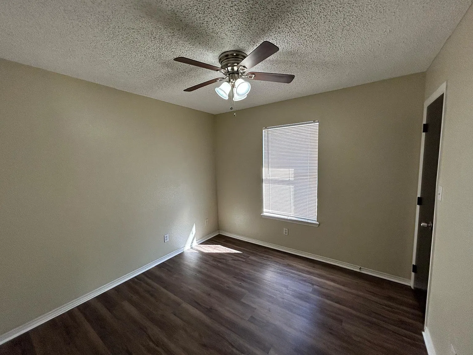 3921 Zinnia - 1 — Photo 4