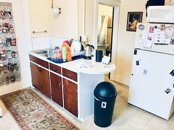 5th image of 1058 Broadway Ave NW