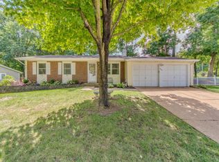 404 Genoa Dr, Ballwin, MO 63021