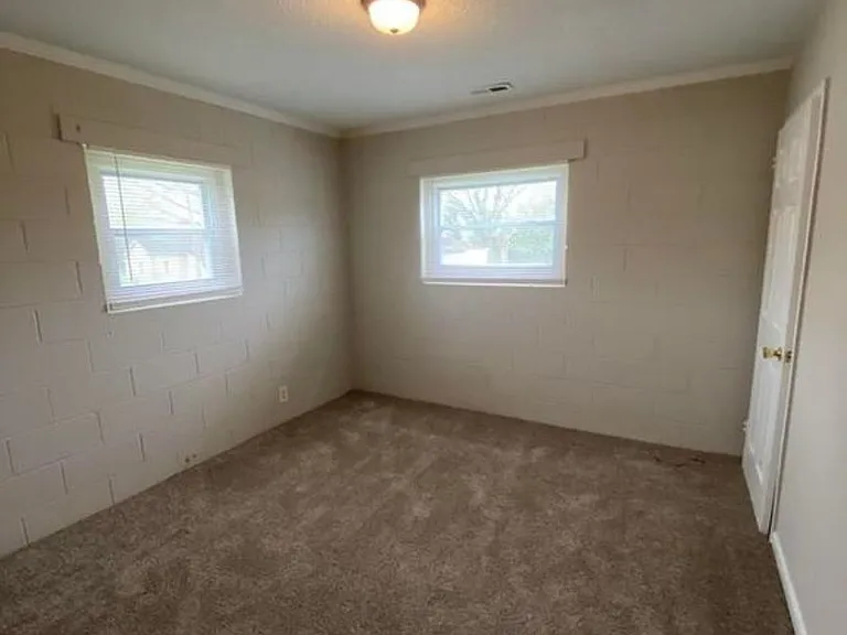 506 Bragg St — Photo 12