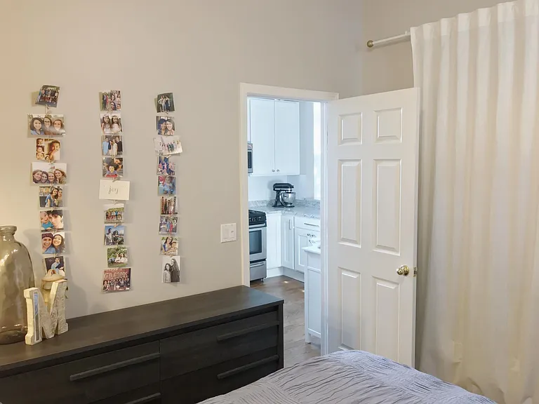 1641 N Rockwell St #1R — Photo 5