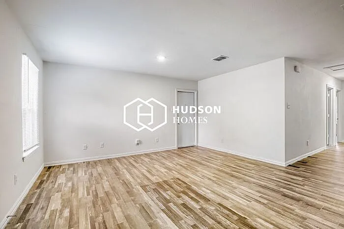 718 Garland Ave #A — Photo 4