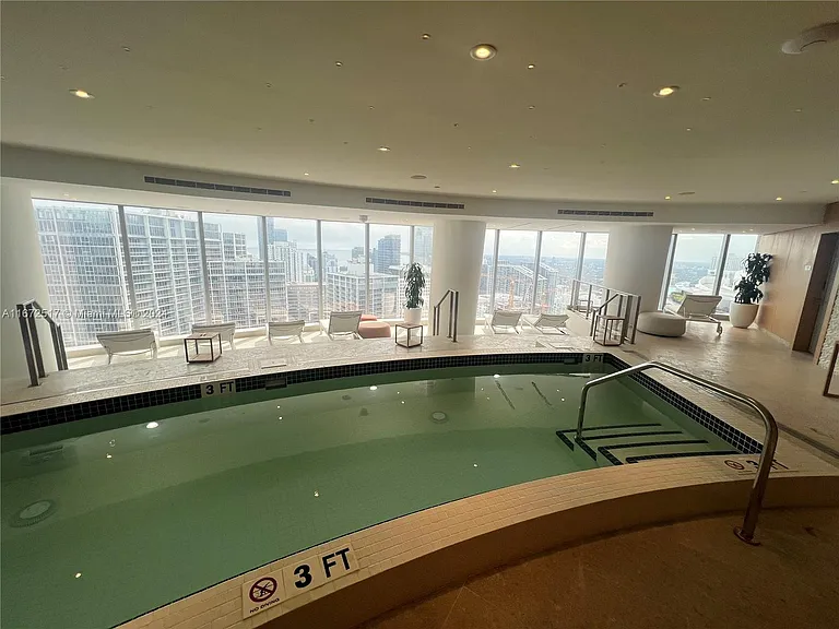 300 S Biscayne Blvd #806E — Photo 32