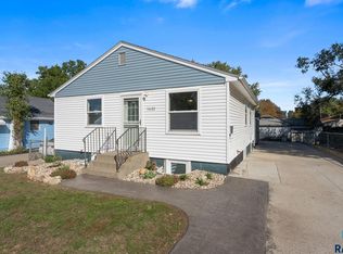 1422 E 4th St, Sioux Falls, SD 57103
