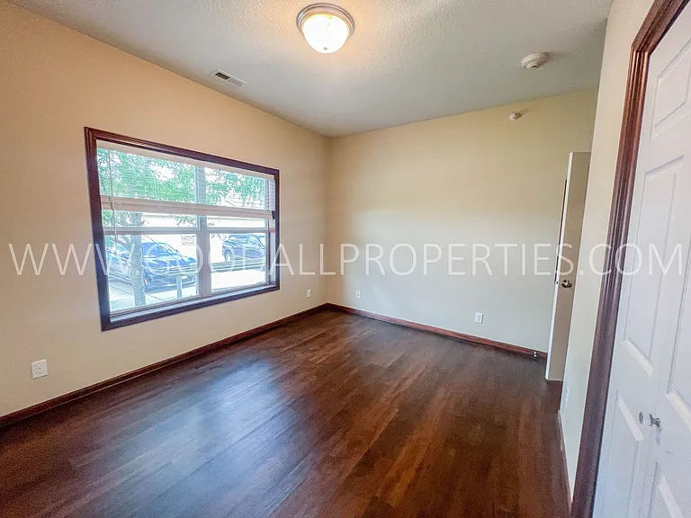 1211 NE Windsor Dr #105 — Photo 6