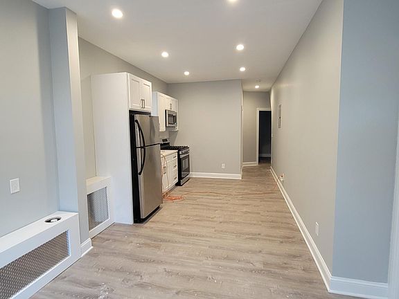 2nd image of 24 Vernon Pl #1