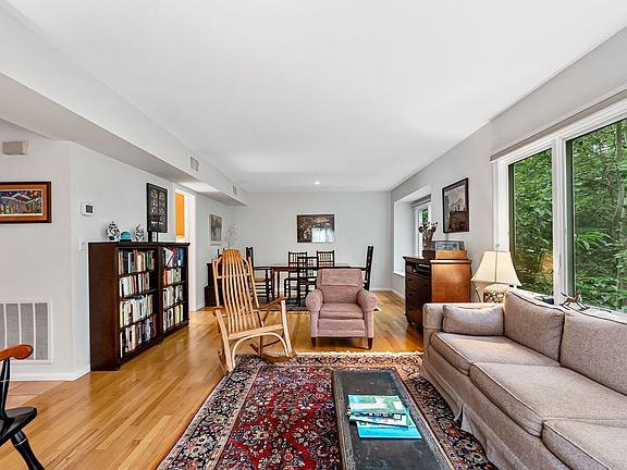 5th image of 23 Fifer Ln #23