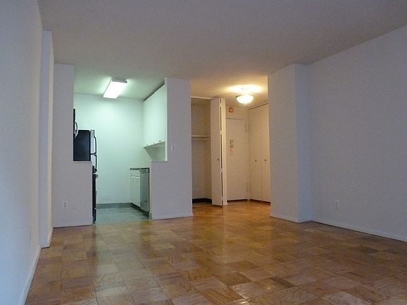 4th image of 330 W 56th St APT 11L