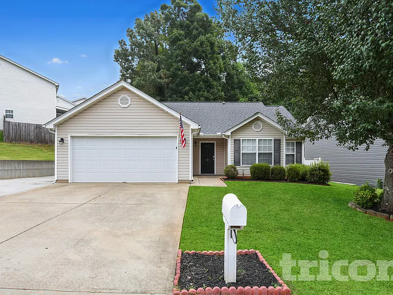 110 Kingscreek Dr — Photo 1