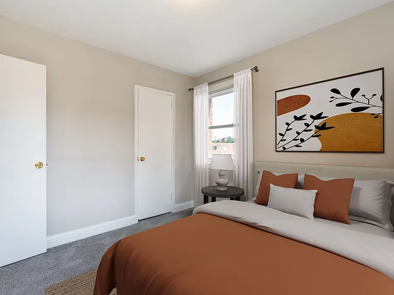 Bedford and Victoria Station Apartments — Photo 7