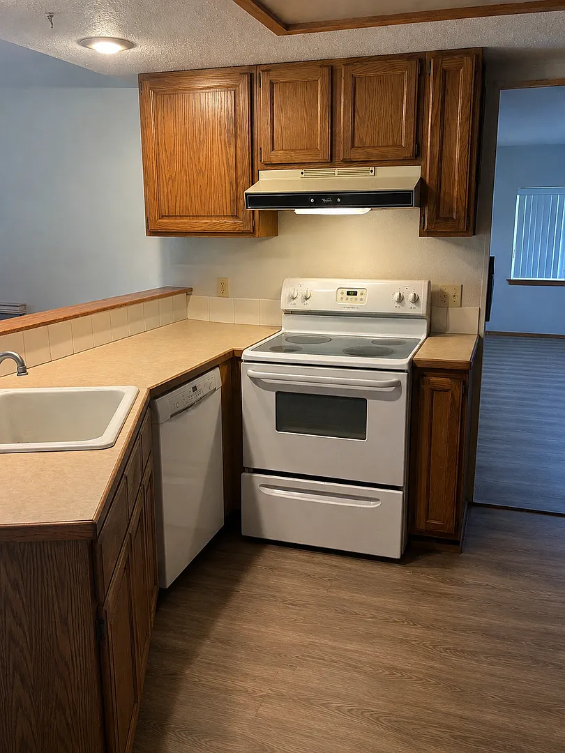 3 Bedroom Montlake Rambler — Photo 4