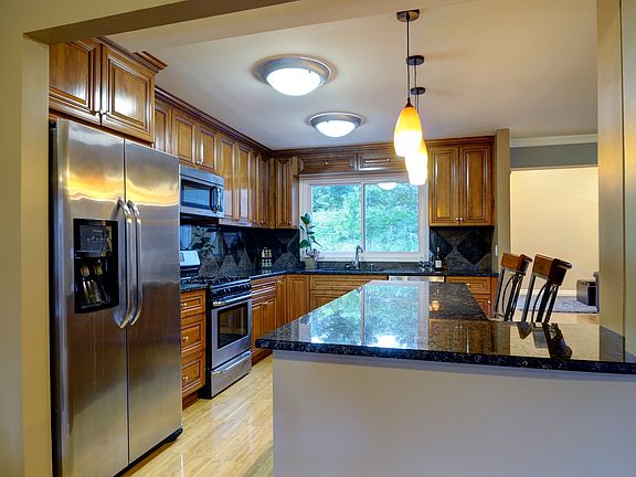 3rd image of 238 Applewood Ln