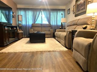 J22 Avon Dr, East Windsor, NJ 08520