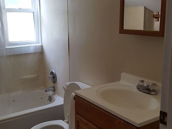 2nd image of 9438 Romaine Ave
