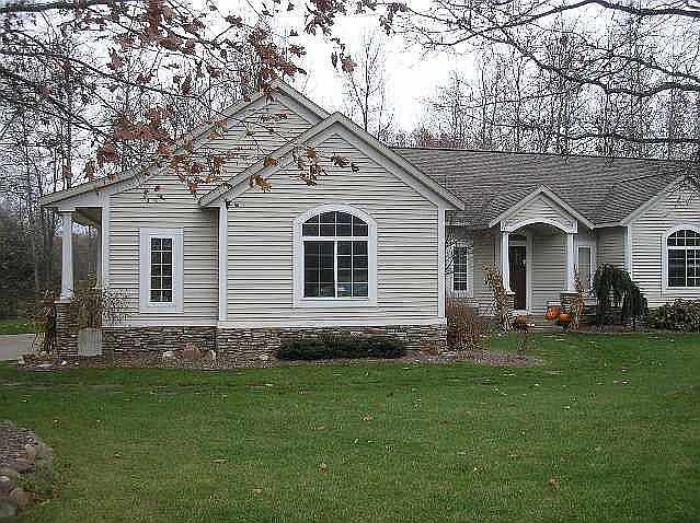 1st image of 9352 Garden Gate Ct NE