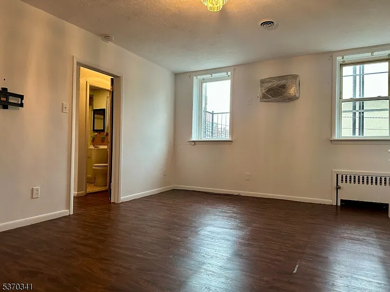 1 bed, 1.0 bath, $1,795 — Photo 3