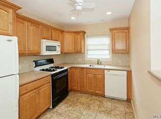 20320 42nd Ave, Flushing, NY 11361