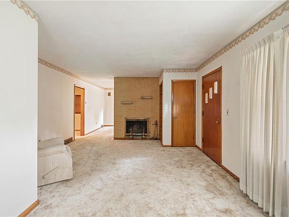 3rd image of 4666 Melrose Dr