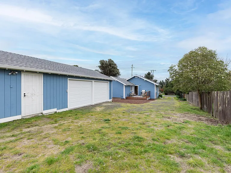 Magnolia Ave — Photo 29