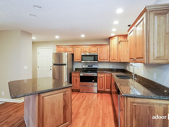 3rd image of 893 Beech Bend Dr