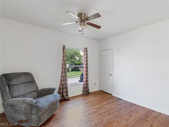 5th image of 247-247 1/2 19th St NW