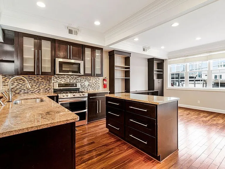 919 Decatur St NW — Photo 11