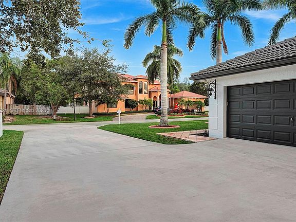 4th image of 18440 SW 77th Ct