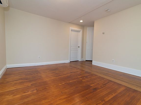4th image of 317 W 2nd St Floor 2