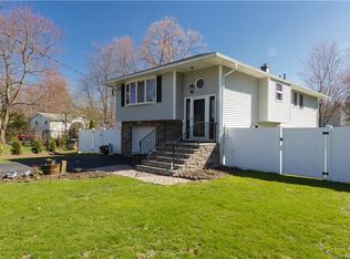 42 Van Zandt Dr, Pearl River, NY 10965