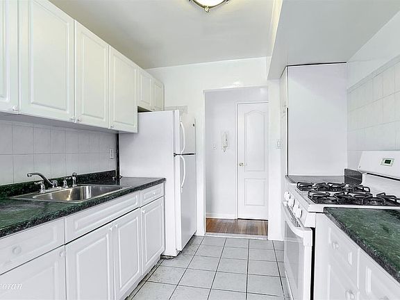 3rd image of 30 Bay 29 St #2R
