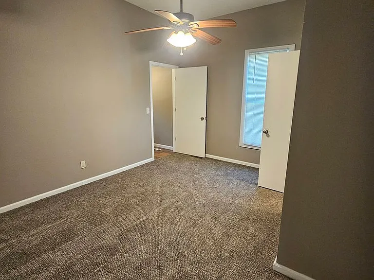 1030 W Scott St — Photo 13