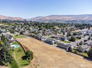 1936 Mulberry Ln, Wenatchee, WA 98801