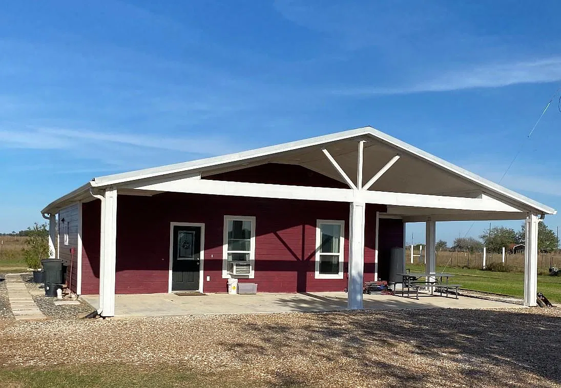 2 bed, 1.0 bath, 1400 sqft, $1,700 — Photo 1