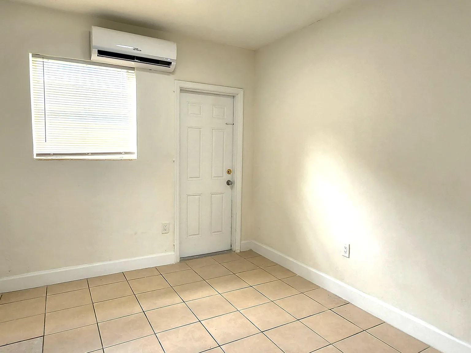 1 bed, 450 sqft, $1,350 — Photo 4